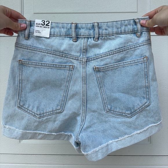 Zara High Rise / Hot Pant Shorts
Size US 00/EUR 32/MEX 22 - Picture 2 of 2